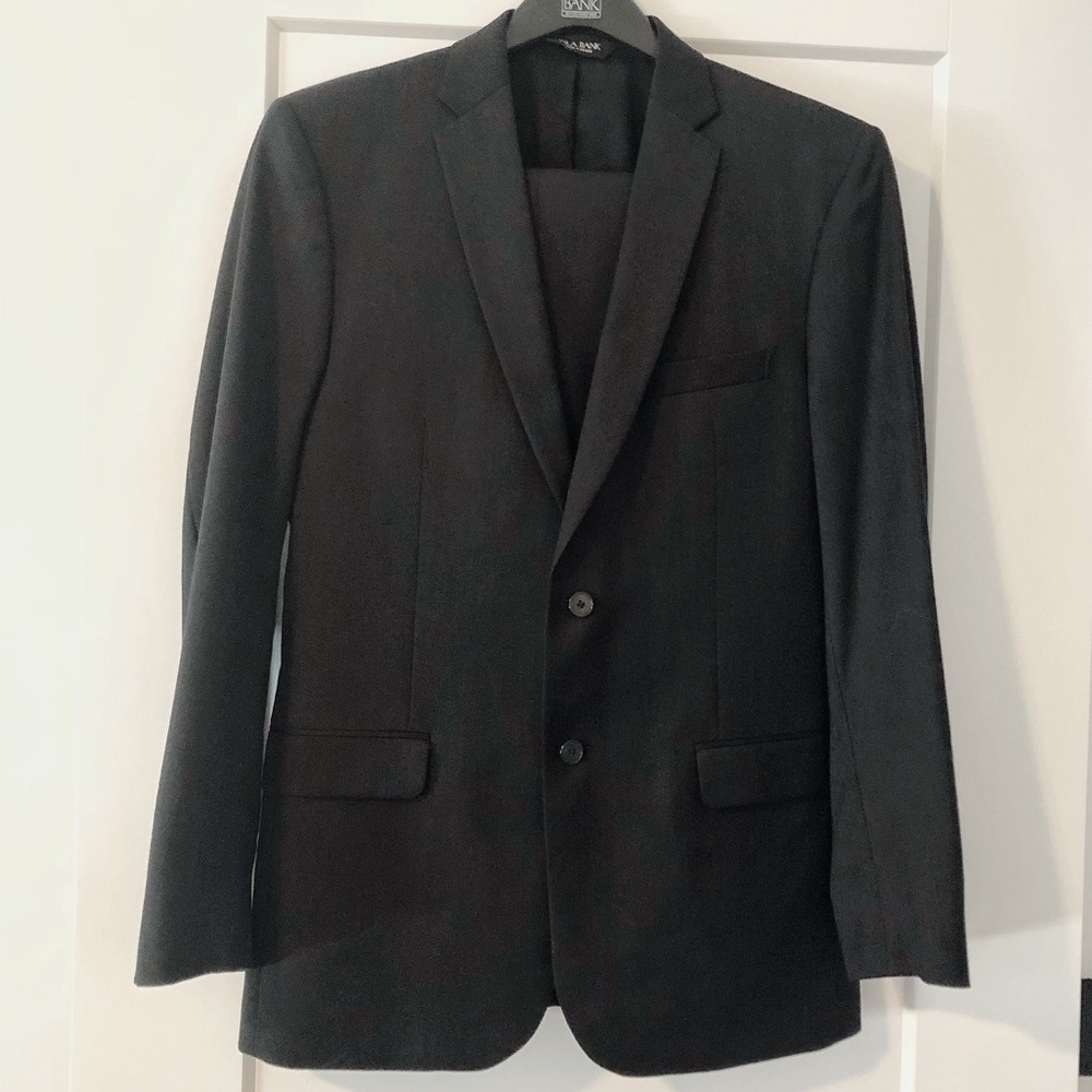 BRAND NEW JOS A BANKS SUIT / Black